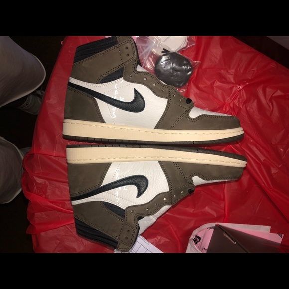 jordan Retro 1 HIGH Travis scott - Picture 2 of 8
